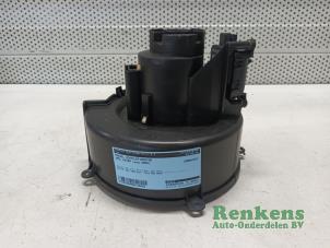 Gebruikte Chaufage Ventilatiemotor Opel Astra G (F08/48) 1.6 Prijs € 25,00 Margeregeling aangeboden door Renkens Auto-Onderdelen B.V.