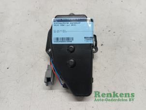 Gebruikte Sluithulpmotor achterklep Volvo XC60 I (DZ) 2.0 D4 16V Prijs € 50,00 Margeregeling aangeboden door Renkens Auto-Onderdelen B.V.