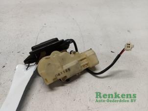 Gebruikte Achterklep Slotmechaniek Mazda Premacy 1.8 16V Prijs € 25,00 Margeregeling aangeboden door Renkens Auto-Onderdelen B.V.