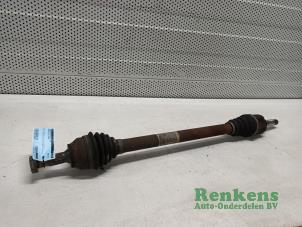 Gebruikte Aandrijfas rechts-voor Peugeot 207 SW (WE/WU) 1.6 16V Prijs € 35,00 Margeregeling aangeboden door Renkens Auto-Onderdelen B.V.