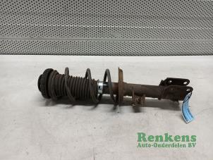 Gebruikte Mac Phersonpoot rechts-voor Chevrolet Spark (M300) 1.0 16V Bifuel Prijs € 35,00 Margeregeling aangeboden door Renkens Auto-Onderdelen B.V.