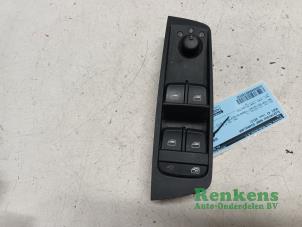 Gebruikte Schakelaar Elektrisch Raam Audi A1 Sportback (8XA/8XF) 1.2 TFSI Prijs € 35,00 Margeregeling aangeboden door Renkens Auto-Onderdelen B.V.
