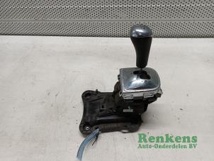 Gebruikte Selectiehendel automaat Peugeot 208 I (CA/CC/CK/CL) 1.4 HDi Prijs € 50,00 Margeregeling aangeboden door Renkens Auto-Onderdelen B.V.