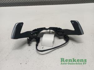 Gebruikte Schakelflipper set Peugeot 208 I (CA/CC/CK/CL) 1.4 HDi Prijs € 40,00 Margeregeling aangeboden door Renkens Auto-Onderdelen B.V.