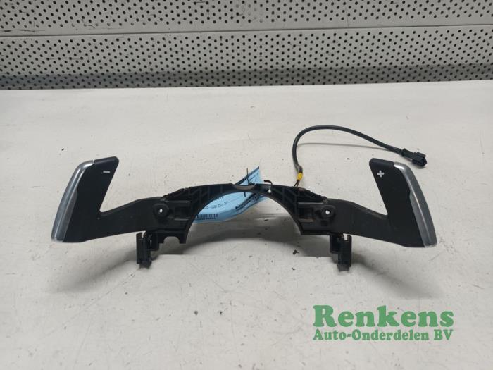 Gebruikte Schakelflipper set Peugeot 208 I (CA/CC/CK/CL) 1.4 HDi Prijs € 40,00 Margeregeling aangeboden door Renkens Auto-Onderdelen B.V.