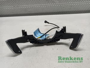 Gebruikte Schakelflipper set Peugeot 208 I (CA/CC/CK/CL) 1.4 HDi Prijs € 40,00 Margeregeling aangeboden door Renkens Auto-Onderdelen B.V.