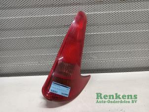 Gebruikte Achterlicht rechts Peugeot 206 SW (2E/K) 1.4 Prijs € 30,00 Margeregeling aangeboden door Renkens Auto-Onderdelen B.V.