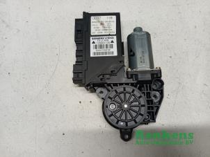 Gebruikte Motor electrisch raam Audi A4 Avant (B6) 1.9 TDI PDE 130 Prijs € 30,00 Margeregeling aangeboden door Renkens Auto-Onderdelen B.V.