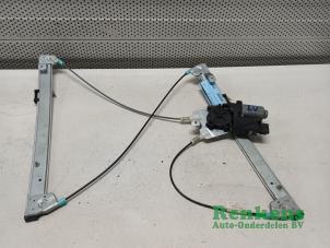 Gebruikte Ruitmechaniek 4Deurs links-voor Renault Laguna II (BG) 1.8 16V Prijs € 25,00 Margeregeling aangeboden door Renkens Auto-Onderdelen B.V.