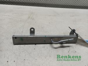 Gebruikte Injector brug Dacia Duster (SR) 1.0 TCE 12V Prijs € 35,00 Margeregeling aangeboden door Renkens Auto-Onderdelen B.V.