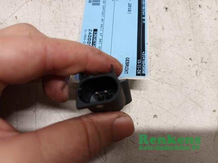 Pingelsensor van een Opel Corsa E 1.0 SIDI Turbo 12V 2016