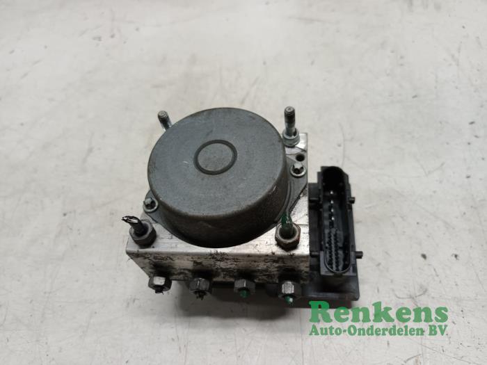 Gebruikte ABS Pomp Renault Clio III (BR/CR) 1.5 dCi FAP Prijs € 30,00 Margeregeling aangeboden door Renkens Auto-Onderdelen B.V.