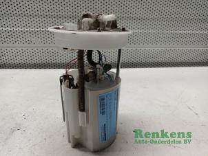 Gebruikte Benzinepomp Ford C-Max (DXA) 1.0 Ti-VCT EcoBoost 12V 125 Prijs € 40,00 Margeregeling aangeboden door Renkens Auto-Onderdelen B.V.