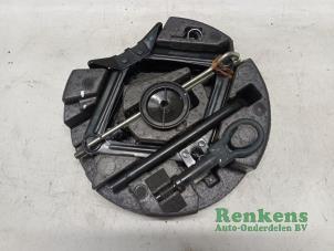 Gebruikte Gereedschap Set Ford C-Max (DXA) 1.0 Ti-VCT EcoBoost 12V 125 Prijs € 45,00 Margeregeling aangeboden door Renkens Auto-Onderdelen B.V.