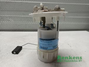 Gebruikte Benzinepomp Citroen C4 Cactus (0B/0P) 1.2 PureTech 82 12V Prijs € 40,00 Margeregeling aangeboden door Renkens Auto-Onderdelen B.V.