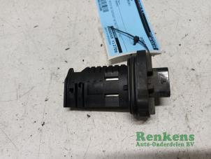 Gebruikte Luchtmassameter BMW 1 serie (F20) 116i 1.6 16V Prijs € 30,00 Margeregeling aangeboden door Renkens Auto-Onderdelen B.V.