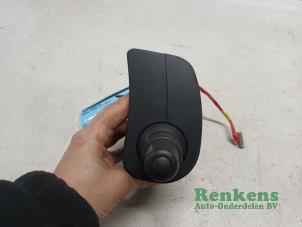 Gebruikte Schakelaar Licht Renault Modus/Grand Modus (JP) 1.2 16V TCe Prijs € 50,00 Margeregeling aangeboden door Renkens Auto-Onderdelen B.V.