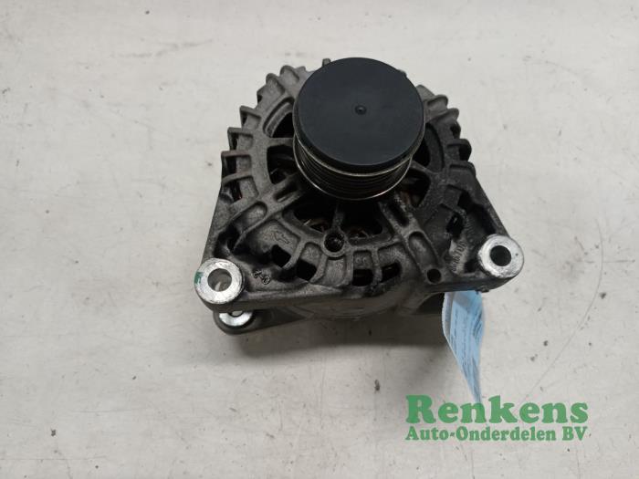 Gebruikte Dynamo Peugeot 2008 (CU) 1.2 12V e-THP PureTech 110 Prijs € 35,00 Margeregeling aangeboden door Renkens Auto-Onderdelen B.V.