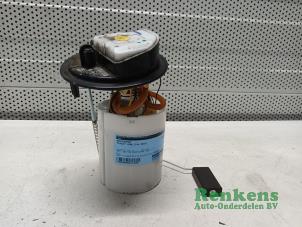 Gebruikte Benzinepomp Peugeot 2008 (CU) 1.2 12V e-THP PureTech 110 Prijs € 75,00 Margeregeling aangeboden door Renkens Auto-Onderdelen B.V.