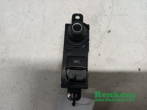 Gebruikte Bediening boordcomputer Peugeot 2008 (CU) 1.2 12V e-THP PureTech 110 Prijs € 25,00 Margeregeling aangeboden door Renkens Auto-Onderdelen B.V.