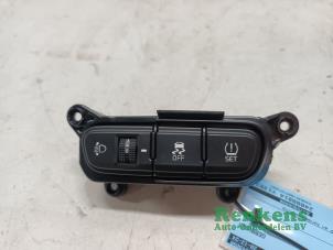 Gebruikte ESP Schakelaar Kia Picanto (JA) 1.0 12V Prijs € 30,00 Margeregeling aangeboden door Renkens Auto-Onderdelen B.V.