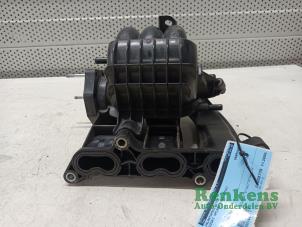 Gebruikte Inlaatspruitstuk Suzuki Splash 1.0 12V Prijs € 30,00 Margeregeling aangeboden door Renkens Auto-Onderdelen B.V.