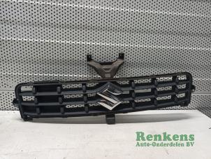 Gebruikte Grille Suzuki Splash 1.2 VVT 16V Prijs € 50,00 Margeregeling aangeboden door Renkens Auto-Onderdelen B.V.