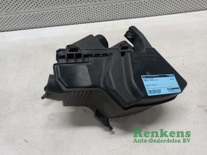 Gebruikte Luchtfilterhuis Renault Twingo III (AH) 1.0 SCe 70 12V Prijs € 30,00 Margeregeling aangeboden door Renkens Auto-Onderdelen B.V.