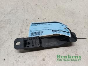 Gebruikte Keyless entry antenne Mercedes A (W176) 2.2 A-200 CDI, A-200d 16V 4-Matic Prijs € 15,00 Margeregeling aangeboden door Renkens Auto-Onderdelen B.V.