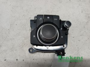 Gebruikte Regelunit Multi Media Mazda 6 SportBreak (GJ/GH/GL) 2.0 SkyActiv-G 165 16V Prijs op aanvraag aangeboden door Renkens Auto-Onderdelen B.V.