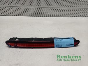 Gebruikte Extra Remlicht midden Volkswagen Polo VI (AW1) 1.0 TSI 12V Prijs € 25,00 Margeregeling aangeboden door Renkens Auto-Onderdelen B.V.