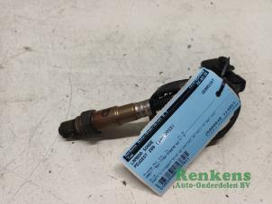 Gebruikte Lambda Sonde Peugeot 208 I (CA/CC/CK/CL) 1.2 Vti 12V PureTech 82 Prijs € 20,00 Margeregeling aangeboden door Renkens Auto-Onderdelen B.V.