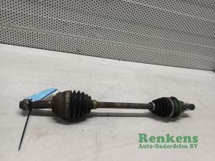Gebruikte Aandrijfas rechts-voor Daihatsu Cuore (L251/271/276) 1.0 12V DVVT Prijs € 35,00 Margeregeling aangeboden door Renkens Auto-Onderdelen B.V.
