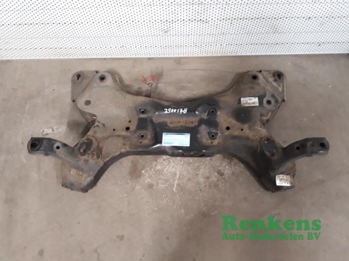 Subframe van een Kia Rio III (UB) 1.1 CRDi VGT 12V 2012