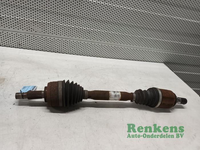 Gebruikte Steekas links-voor Renault Captur I (2R) 1.2 TCE 16V EDC Prijs € 50,00 Margeregeling aangeboden door Renkens Auto-Onderdelen B.V.