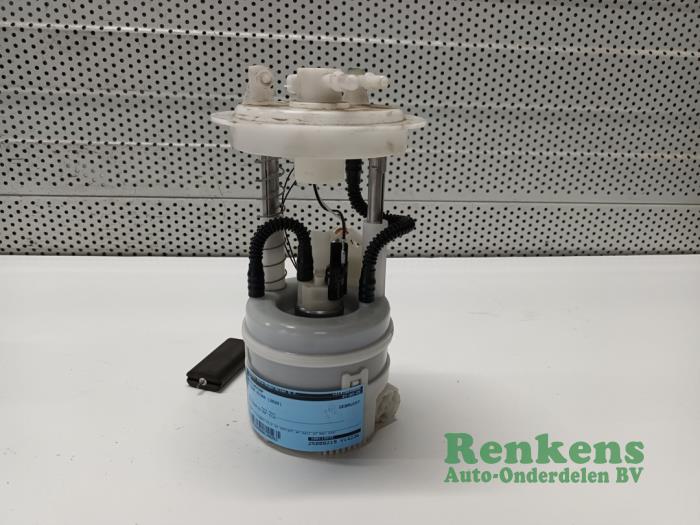 Gebruikte Benzinepomp Nissan Micra (K14) 1.0 12V Prijs € 90,00 Margeregeling aangeboden door Renkens Auto-Onderdelen B.V.