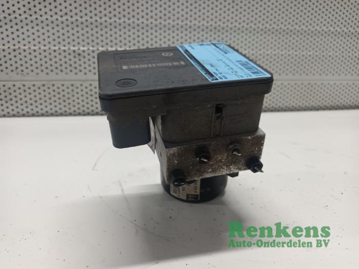 Gebruikte ABS Pomp Audi A3 (8L1) 1.6 Prijs € 50,00 Margeregeling aangeboden door Renkens Auto-Onderdelen B.V.