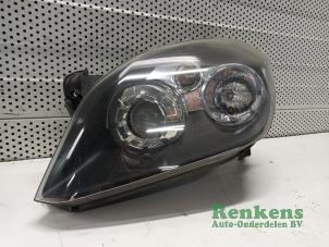 Gebruikte Koplamp links Opel Tigra Twin Top 1.4 16V Prijs € 100,00 Margeregeling aangeboden door Renkens Auto-Onderdelen B.V.