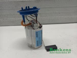 Gebruikte Benzinepomp Skoda Fabia III Combi (NJ5) 1.0 TSI 12V Prijs € 60,00 Margeregeling aangeboden door Renkens Auto-Onderdelen B.V.