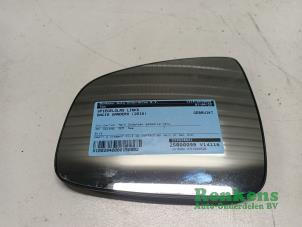 Gebruikte Spiegelglas links Dacia Sandero II 0.9 TCE 12V Prijs € 20,00 Margeregeling aangeboden door Renkens Auto-Onderdelen B.V.