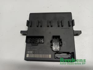 Gebruikte Computer Body Control Audi A4 Avant (B7) 1.9 TDI Prijs € 50,00 Margeregeling aangeboden door Renkens Auto-Onderdelen B.V.