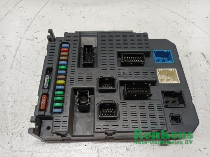 Computer Body Control van een Peugeot 308 SW (4E/H) 1.6 VTI 16V 2008