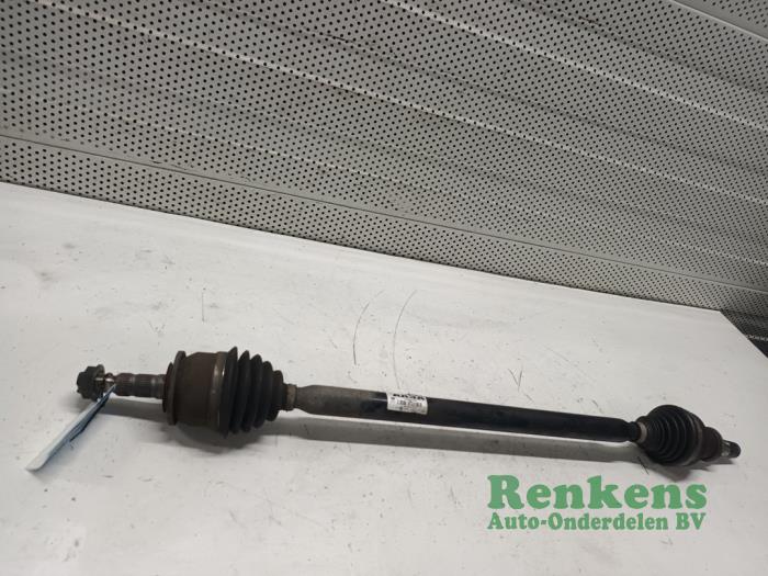 Gebruikte Aandrijfas rechts-voor Opel Astra K Sports Tourer 1.6 CDTI 110 16V Prijs € 100,00 Margeregeling aangeboden door Renkens Auto-Onderdelen B.V.