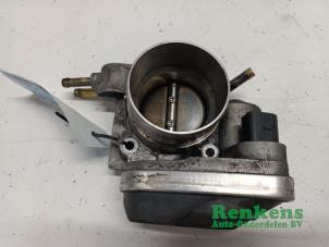 Gebruikte Gasklephuis Volkswagen Passat (3B3) 2.0 Prijs € 30,00 Margeregeling aangeboden door Renkens Auto-Onderdelen B.V.