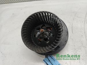 Gebruikte Chaufage Ventilatiemotor Mercedes B (W245) 1.5 B-150 16V Prijs € 90,00 Margeregeling aangeboden door Renkens Auto-Onderdelen B.V.