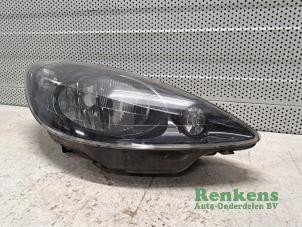 Gebruikte Koplamp rechts Peugeot 1007 (KM) 1.6 GTI,Gentry 16V Prijs € 60,00 Margeregeling aangeboden door Renkens Auto-Onderdelen B.V.