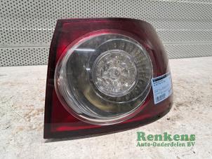Gebruikte Achterlicht rechts Volkswagen Golf Plus (5M1/1KP) 1.6 FSI 16V Prijs € 30,00 Margeregeling aangeboden door Renkens Auto-Onderdelen B.V.