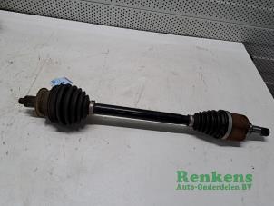 Gebruikte Aandrijfas links-voor Volkswagen Polo V (6R) 1.0 12V BlueMotion Technology Prijs € 100,00 Margeregeling aangeboden door Renkens Auto-Onderdelen B.V.