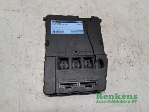 Gebruikte Comfort Module Renault Megane II CC (EM) 1.6 16V Prijs € 50,00 Margeregeling aangeboden door Renkens Auto-Onderdelen B.V.