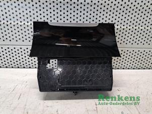 Gebruikte Opbergvak Volkswagen Golf VII Variant (AUVV) 1.4 TSI 16V Prijs € 35,00 Margeregeling aangeboden door Renkens Auto-Onderdelen B.V.